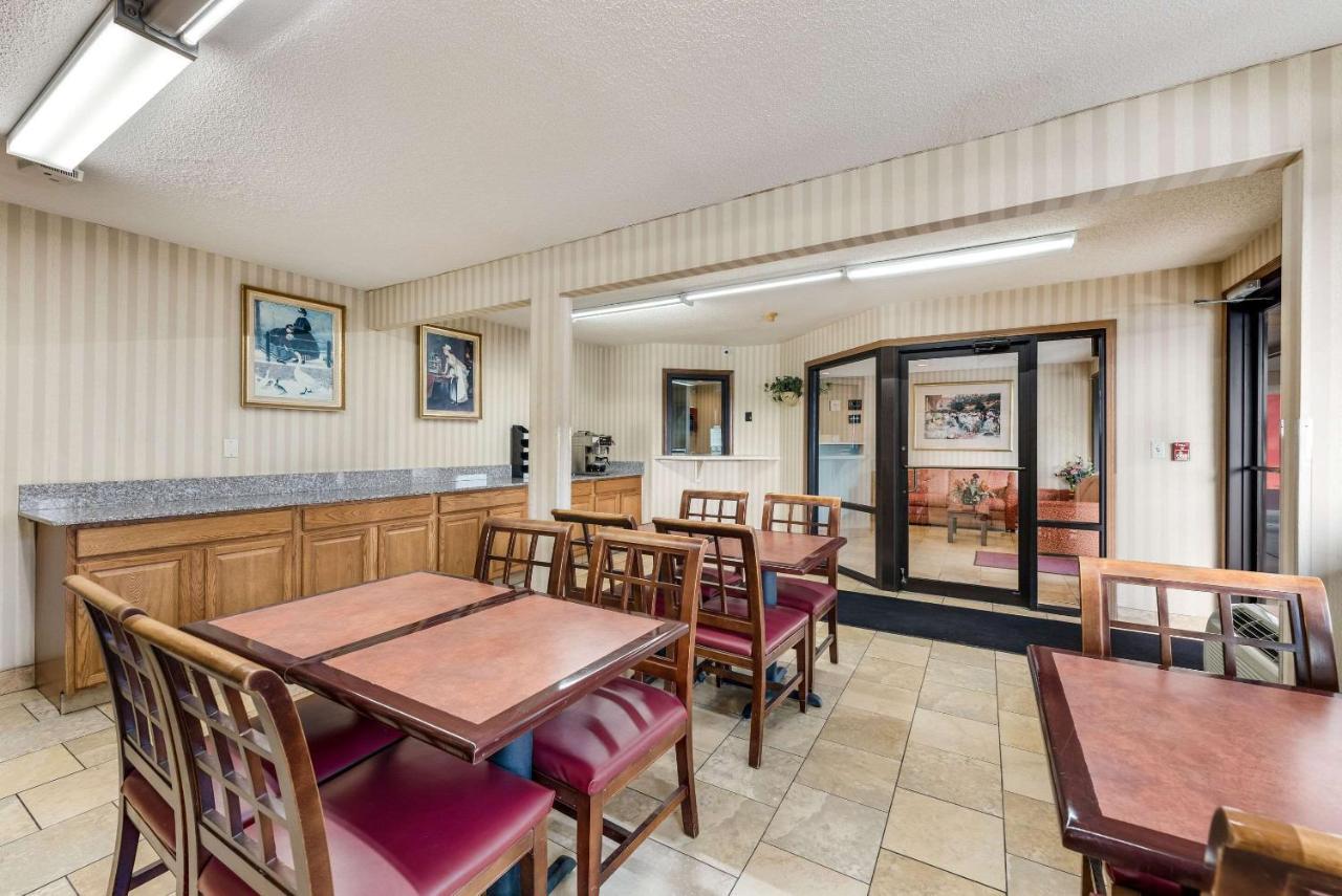 Rodeway Inn Columbus Exterior photo