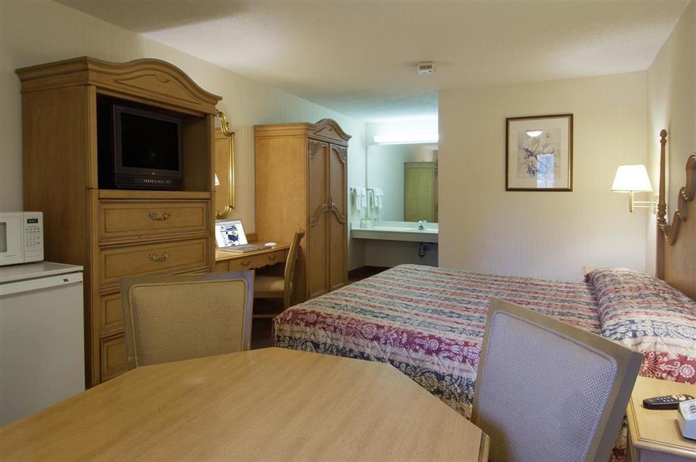 Rodeway Inn Columbus Room photo